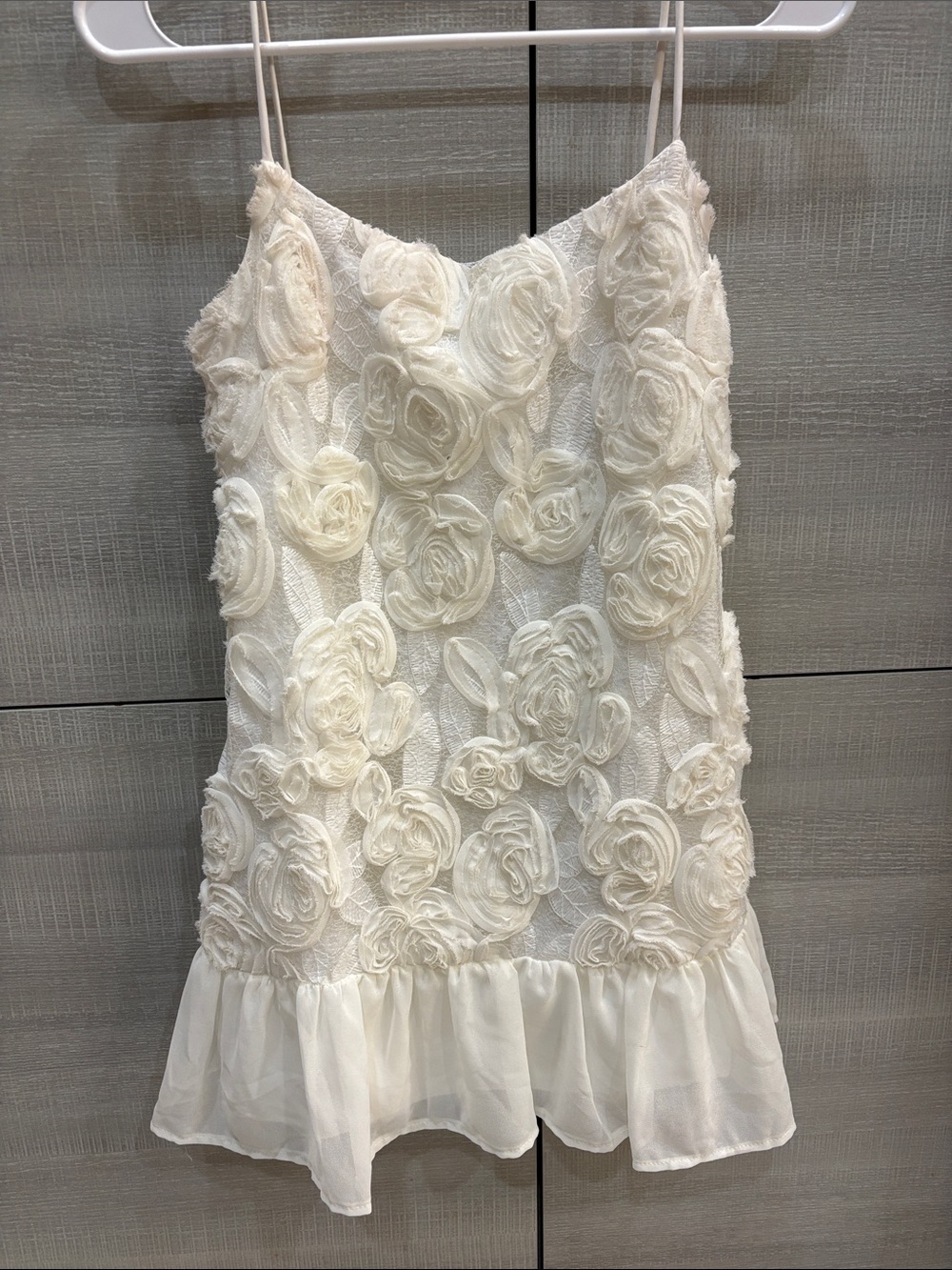Elegant White Floral Appliqué Spaghetti-Strap Dress for teen